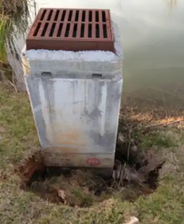 Erosion Around Overflow Stucture